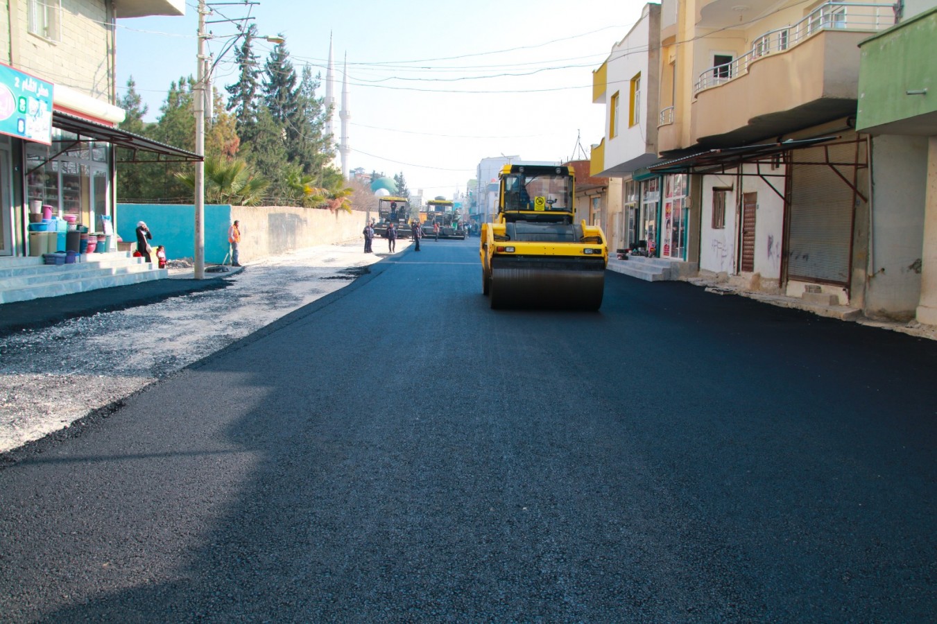 Akçakale’de Ziya Gökalp Caddesinde asfalt çalışması;