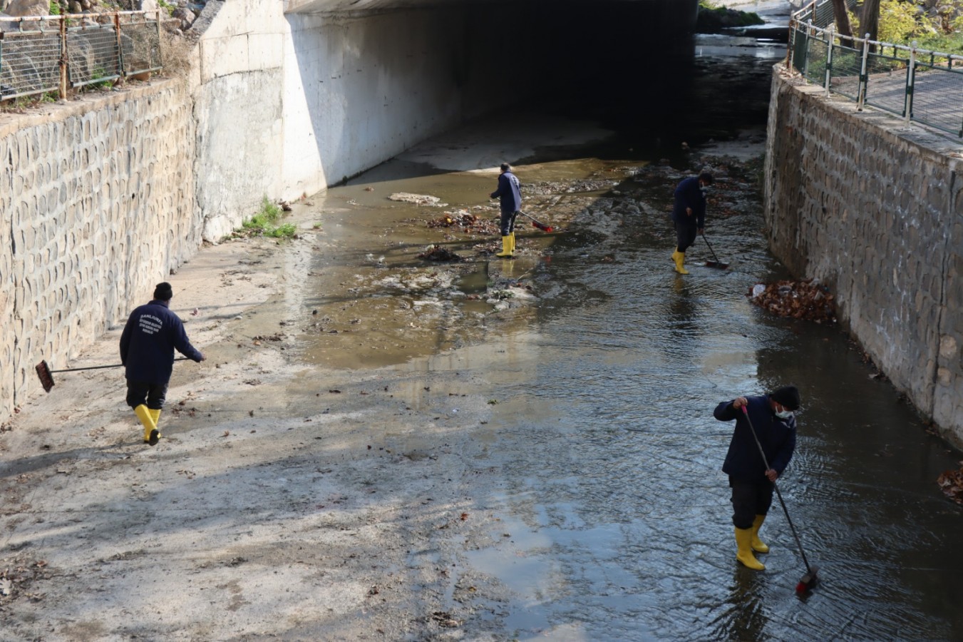 Büyükşehir’den derelerde periyodik temizlik çalışması