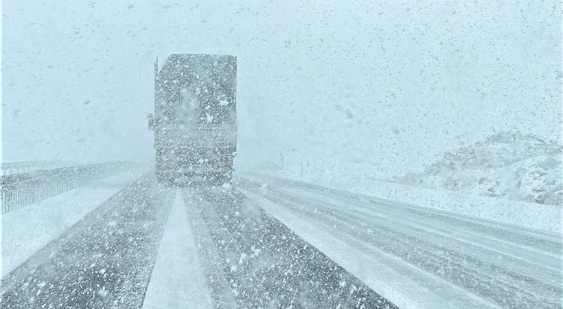 Siverek’te yoğun kar yağışı ulaşımı olumsuz etkiledi