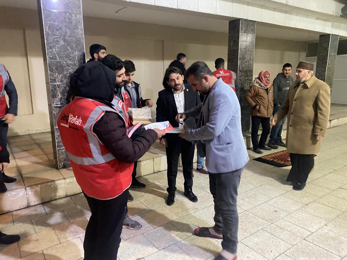 YRP Şanlıurfa İl Gençlik Kolları’ndan vatandaşlara lokum ikramı;