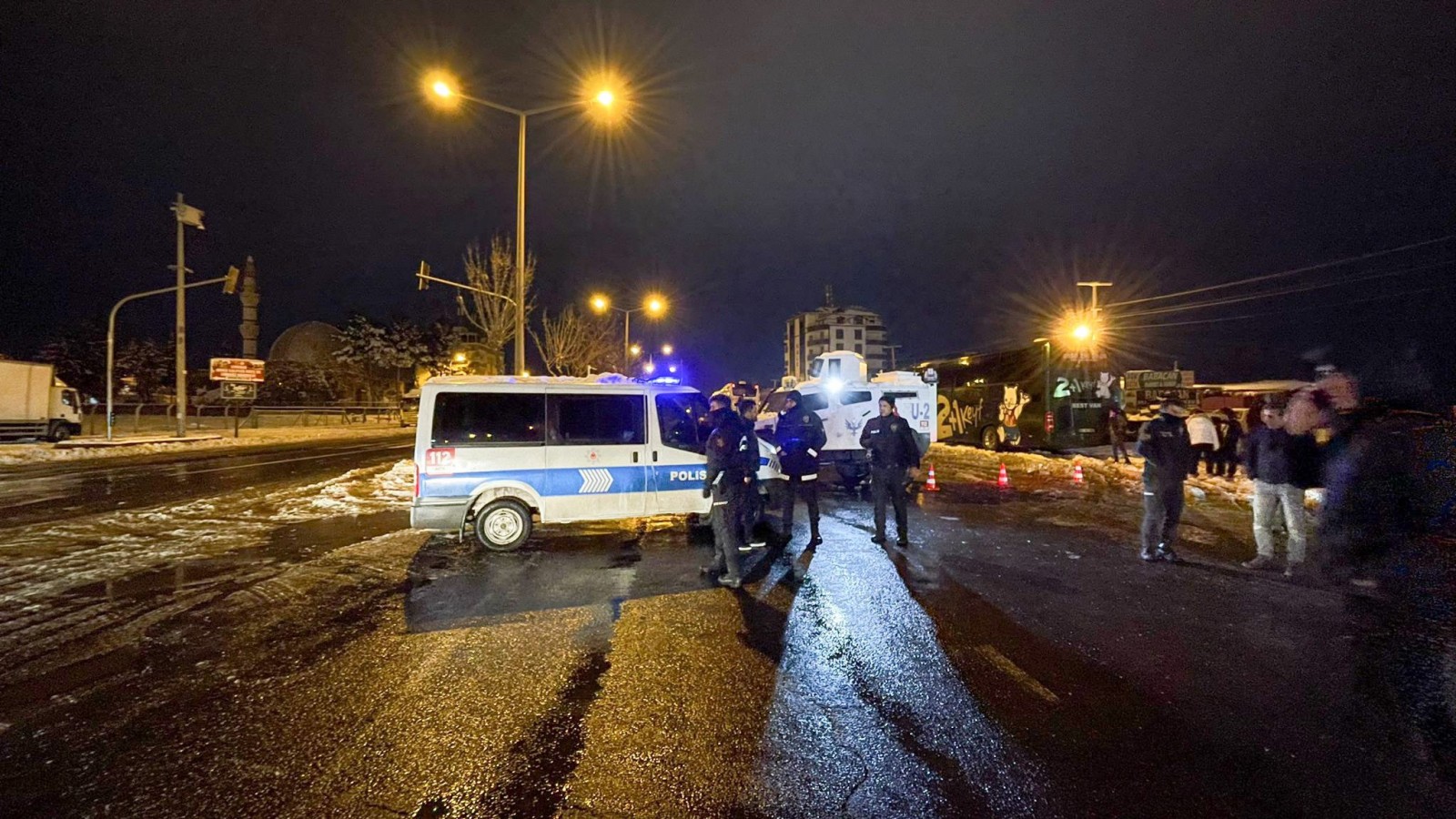 Dikkat! Siverek-Diyarbakır yolu çift taraflı trafiğe kapatıldı...