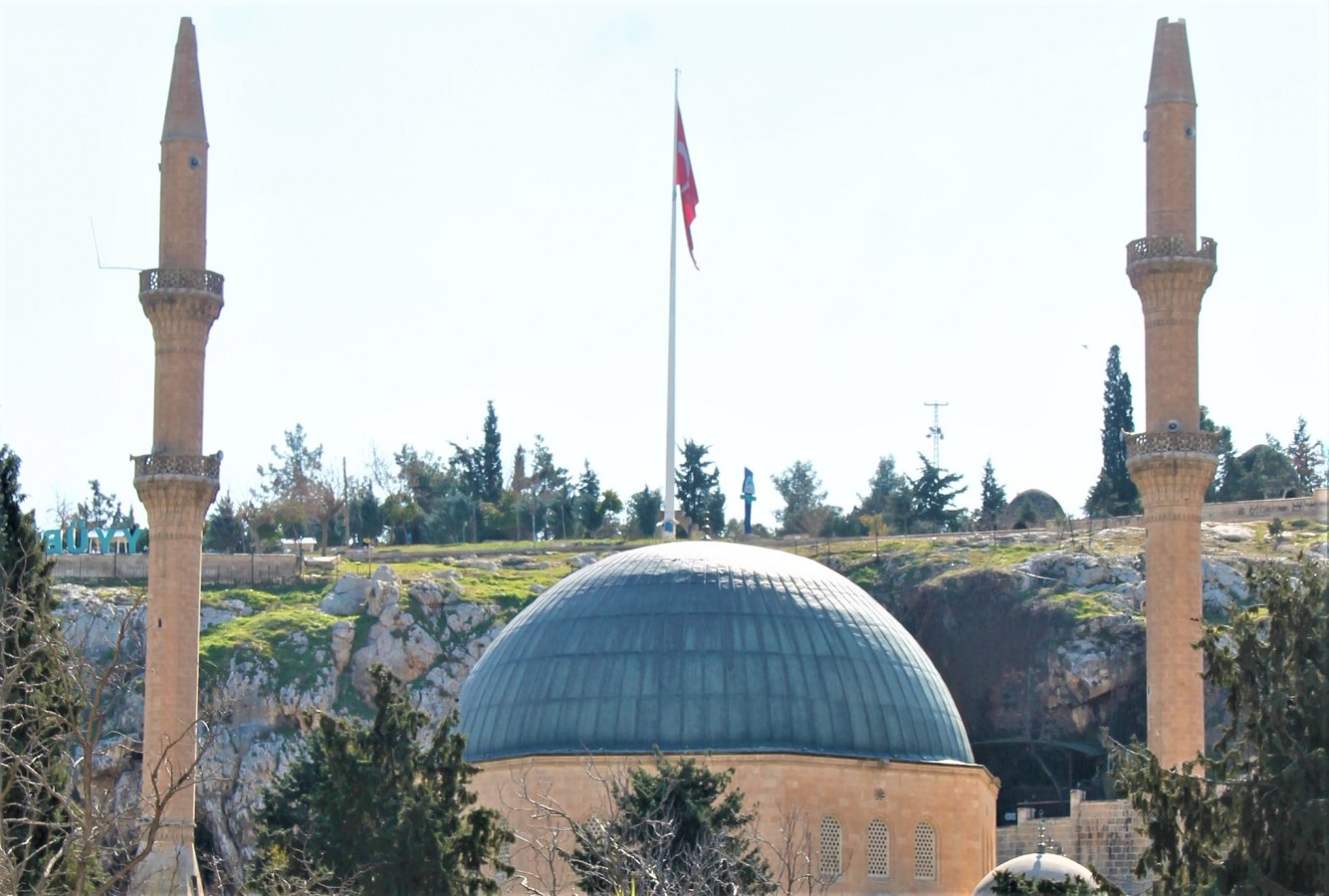 Şanlıurfa’da depremde camiler de hasar gördü;