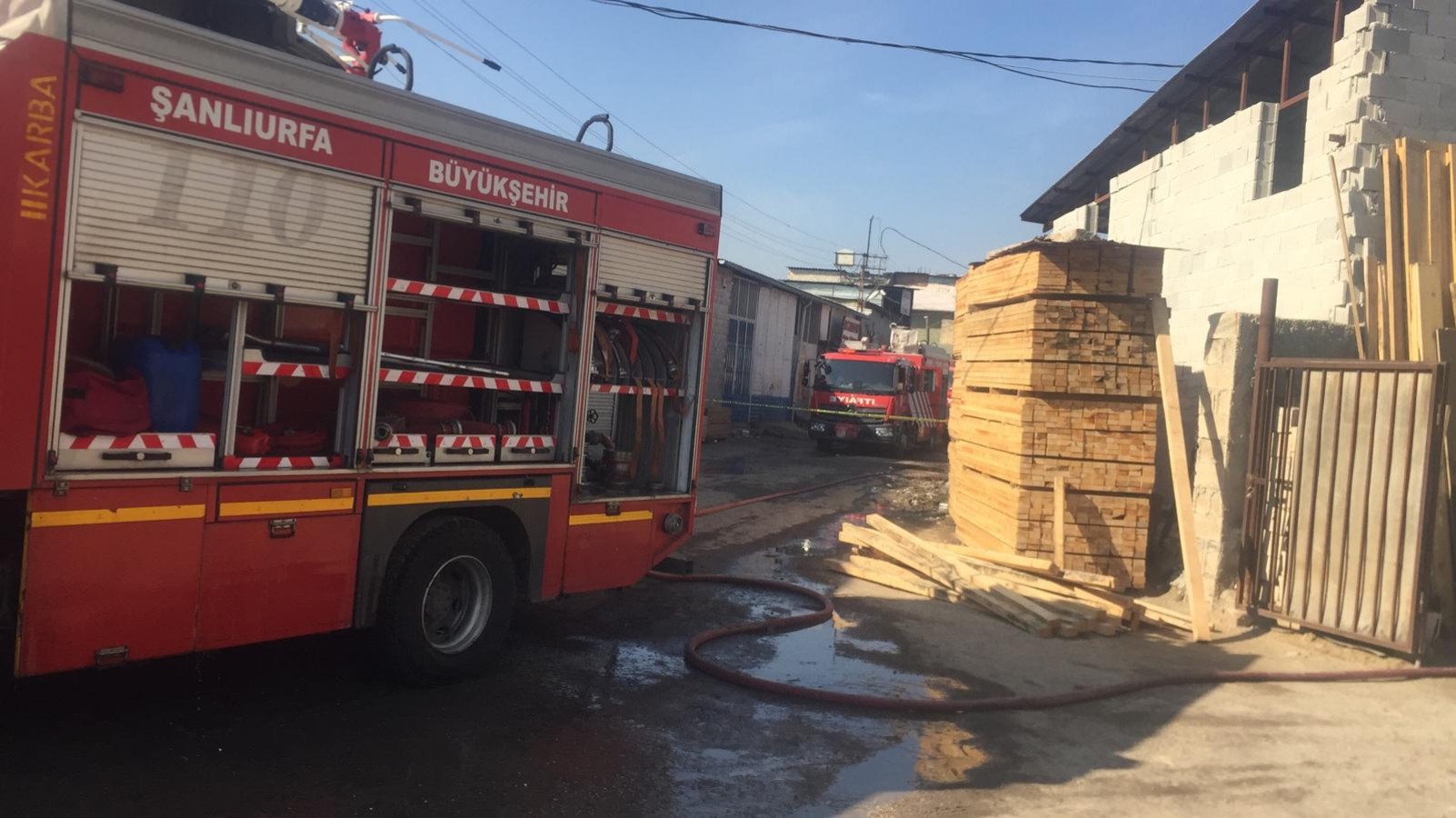 Urfa’da mobilya dükkanında korkutan yangın!;