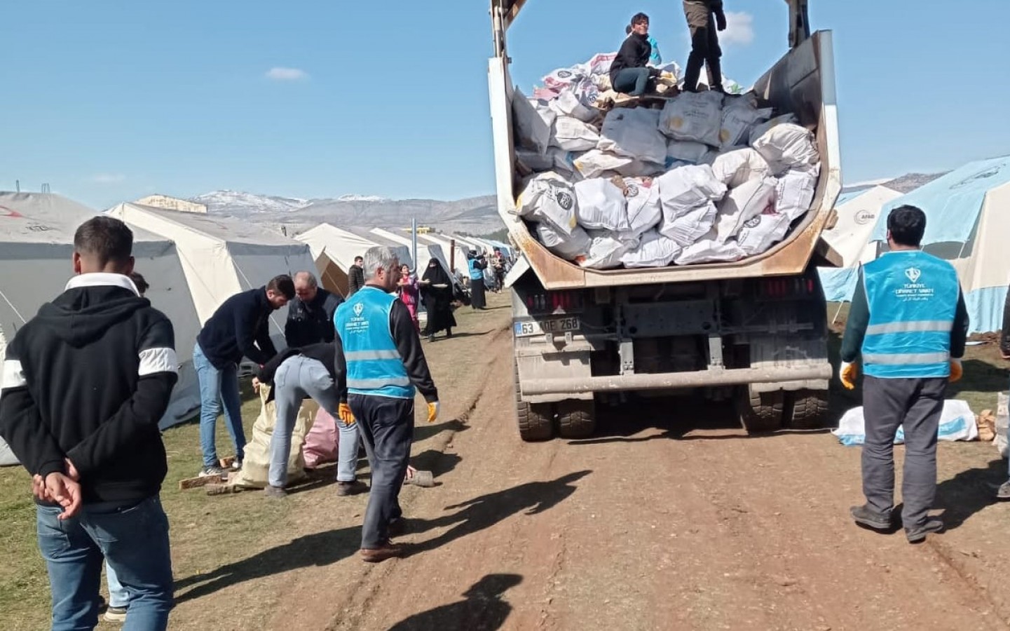 Büyükşehir’den büyük yıkımın yaşandığı iki ile yardım seferberliği