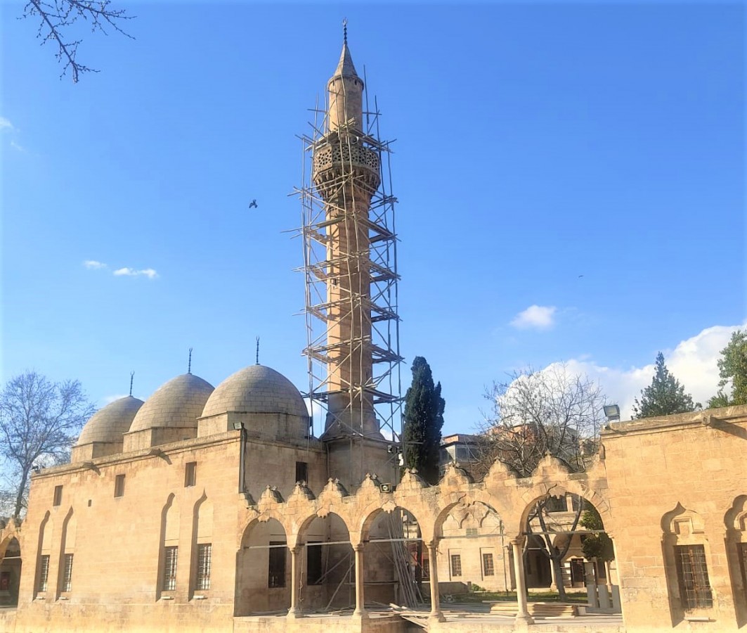 Depremde hasar gören Balıklıgöl’deki cami restore ediliyor