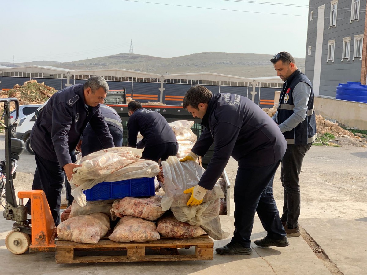 Eyyübiye’de bozuk tavuk eti ele geçirildi