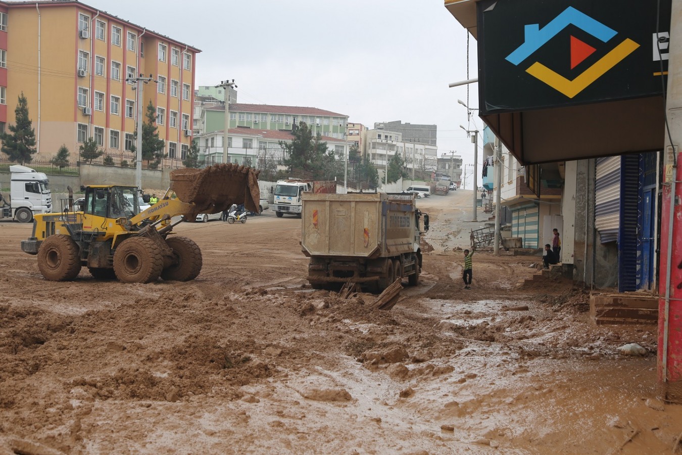 Eyyübiye’de sel yaraları sarılıyor