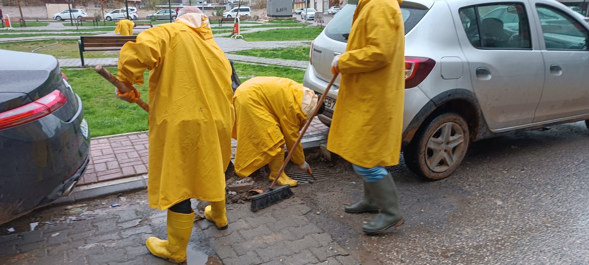 Viranşehir Belediyesi ekipleri yağışlar sonrası sahadaydı;