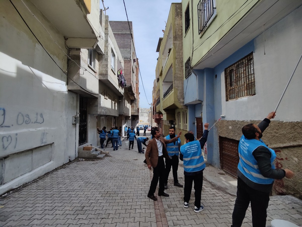 Eyyübiye’de selden etkilenen sokaklar boyanıyor