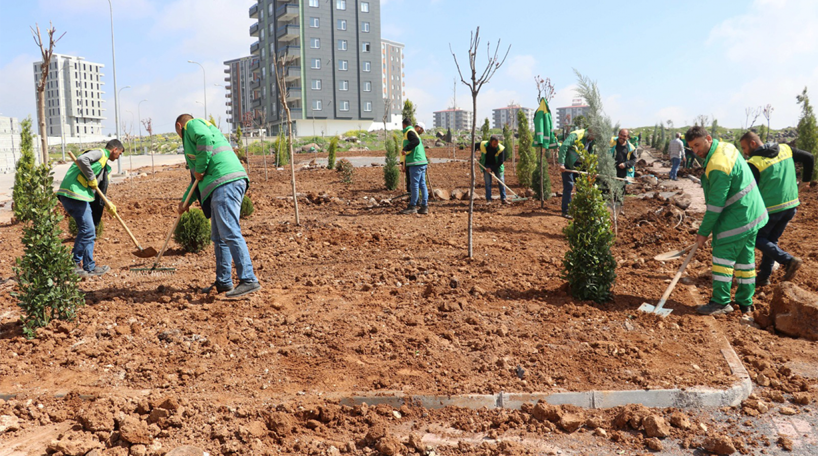 Karaköprü’de yaz ayları için park çalışmaları yapılıyor