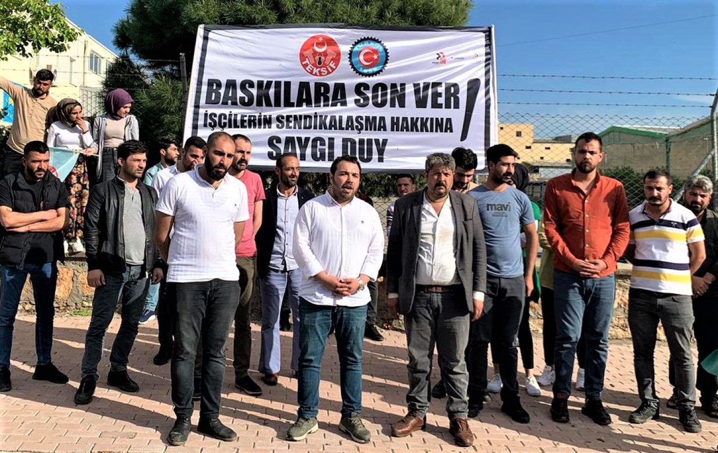 Şanlıurfa’da işten çıkarılan işçiler haklarını arıyor