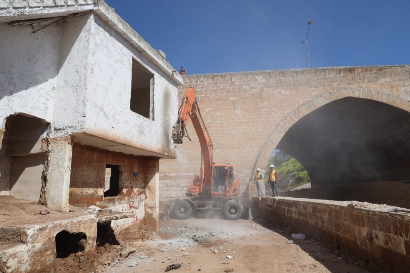 Şanlıurfa’da selden en çok etkilenen mahallede yıkım çalışmaları başladı