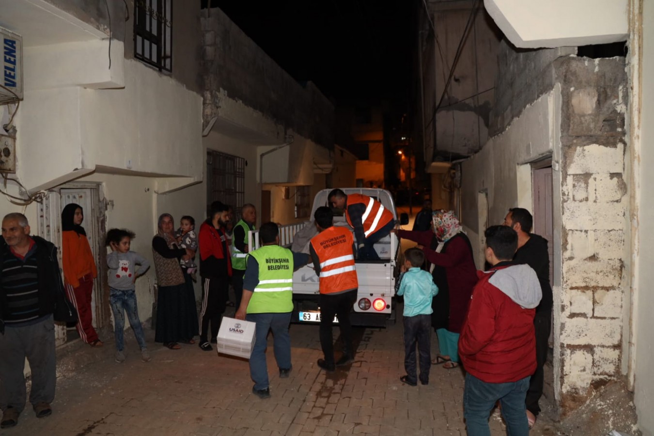 Şanlıurfa’da selzedelere mutfak seti desteği