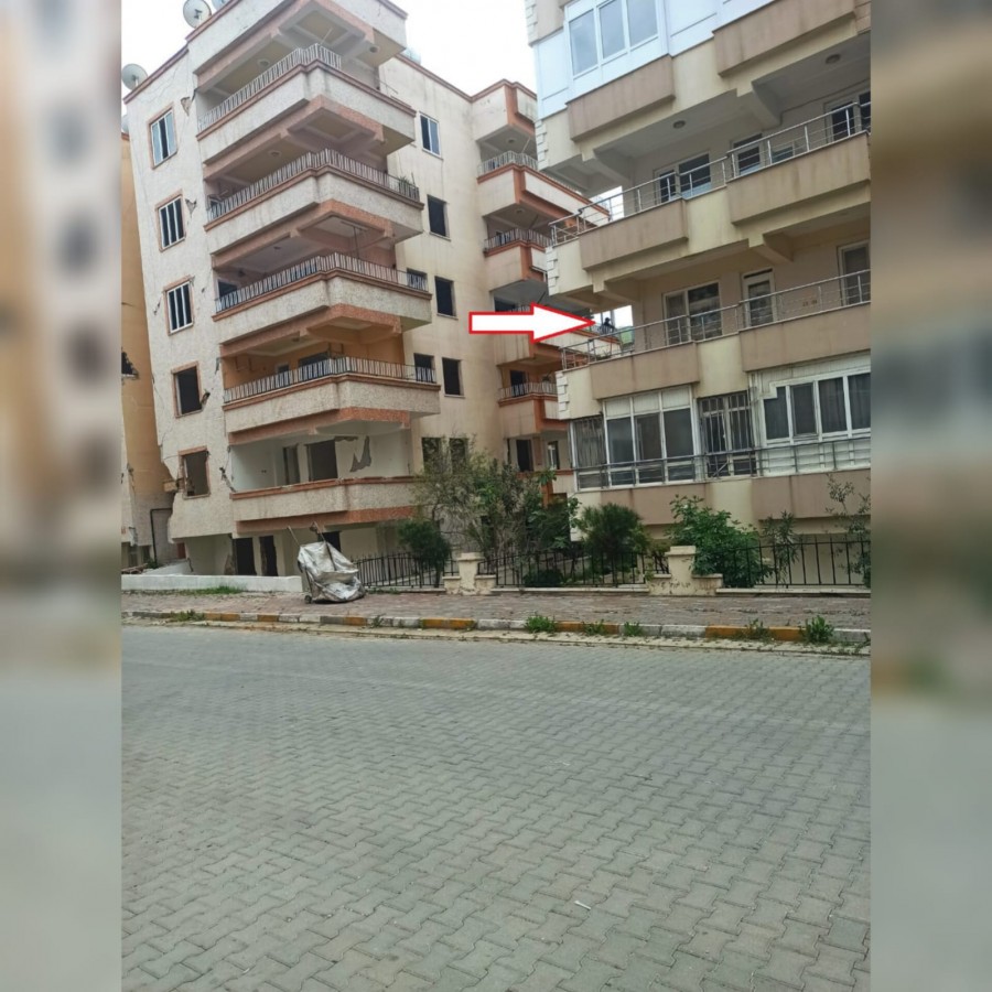 Urfa'daki hasarlı binalarda hırsızlıklar sürüyor;