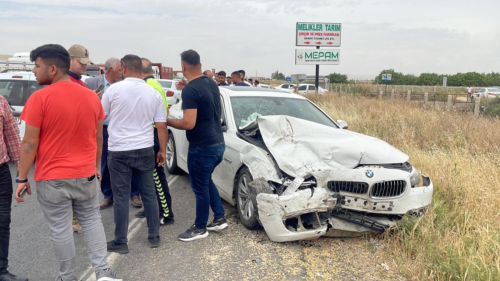 Akçakale yolunda feci kaza! 5 yaralı;