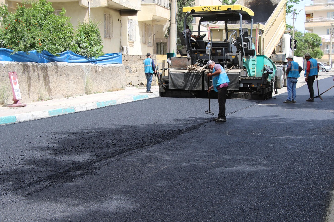 Haliliye merkez mahallelerinde sıcak asfalt çalışmaları devam ediyor