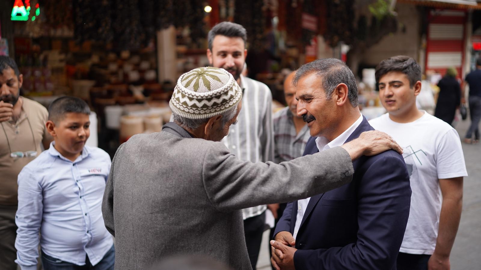 İYİ Parti adayı Emin Yetim Haşimiye esnafını dinledi