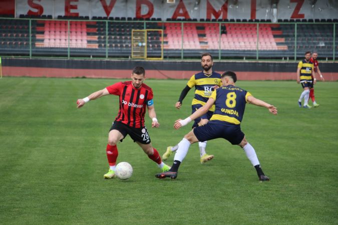 Karaköprüspor'un kaptanı Halil Yılmaz grubun gol kralı oldu