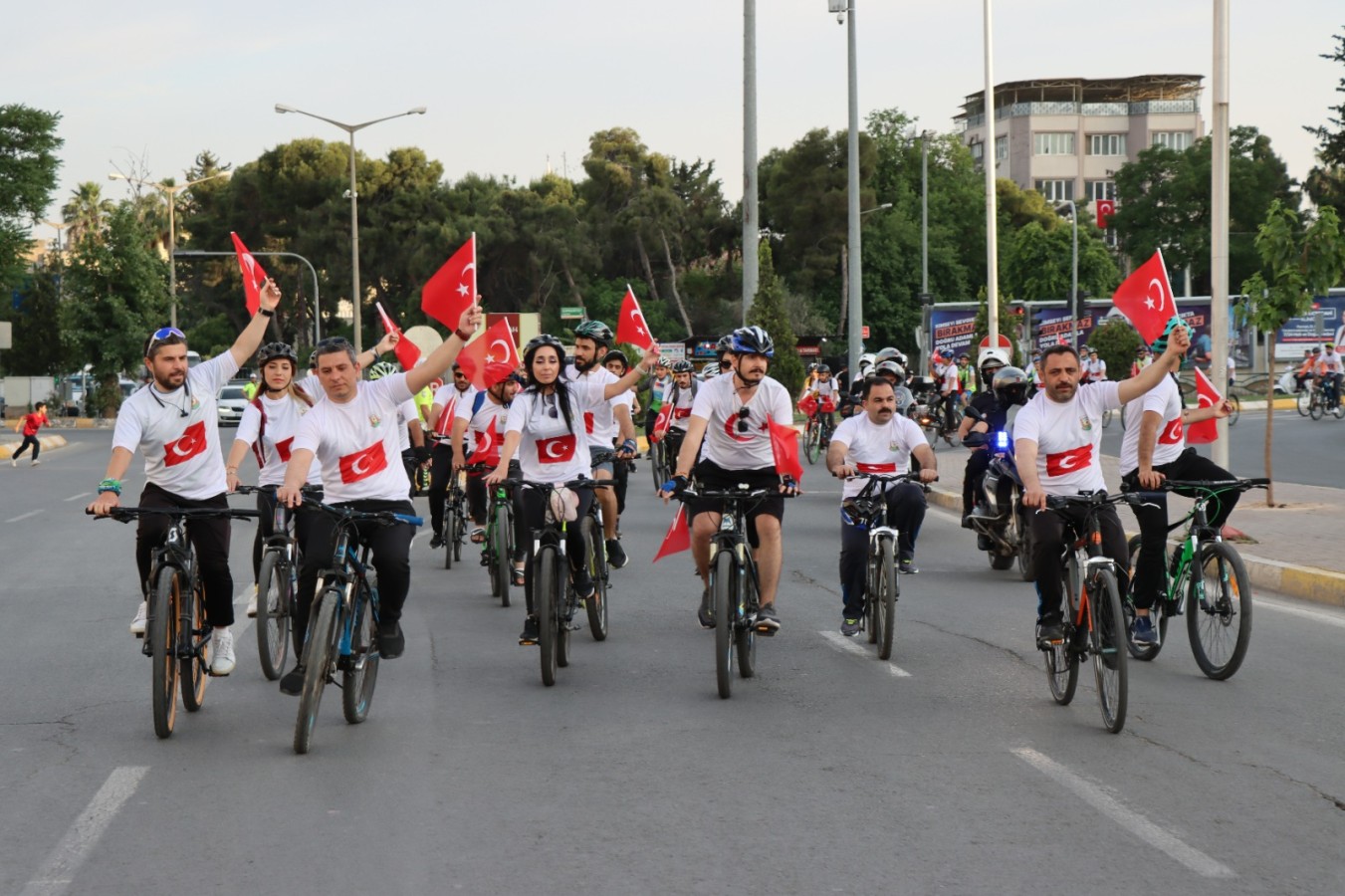 Şanlıurfa’da bisiklet tutkunlarından görsel şölen