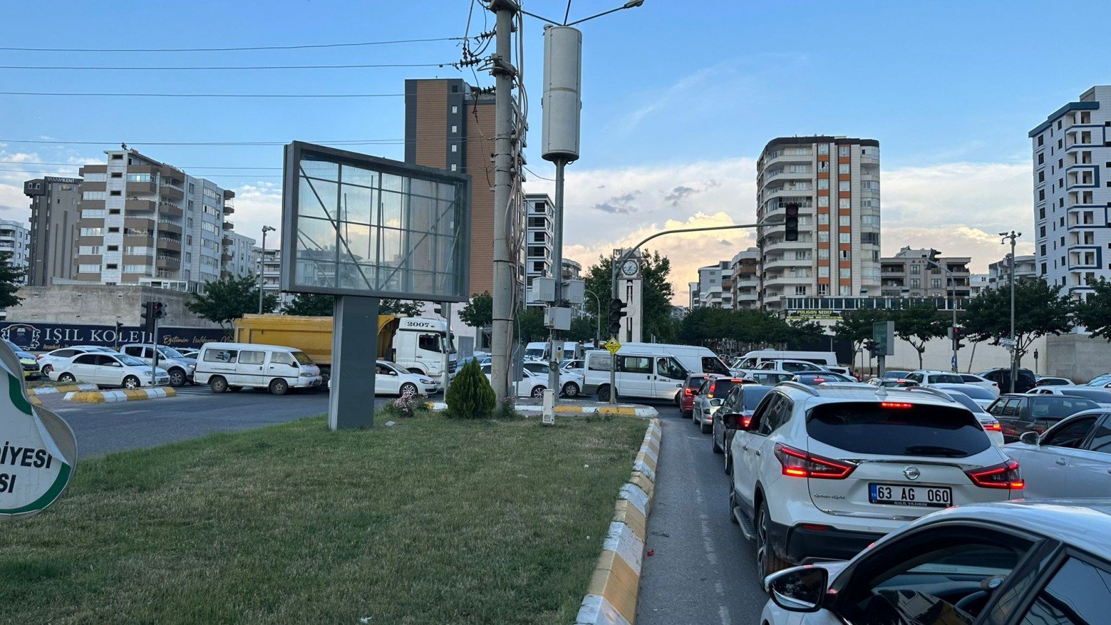 Şanlıurfa'da ışıklar gidince sürücüler çileden çıktı