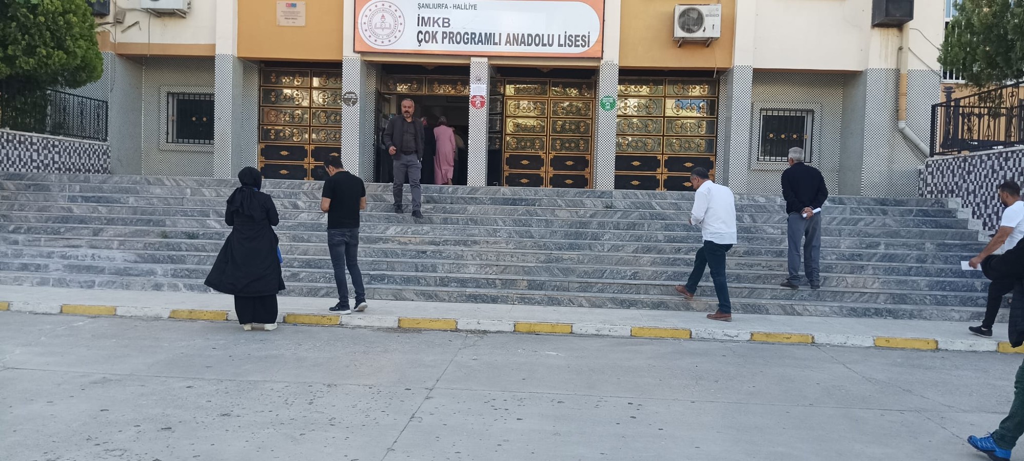 Urfa'da oy verme işlemi başladı