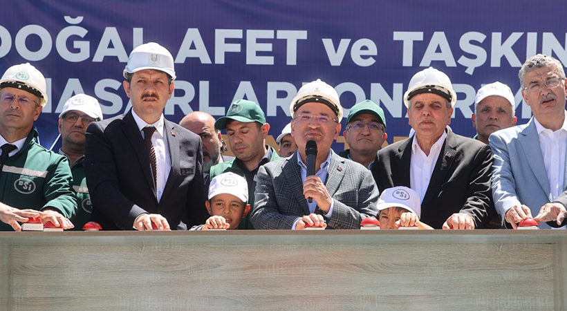 Urfa'da selden zarar gören yerlerin onarım çalışmaları başlatıldı