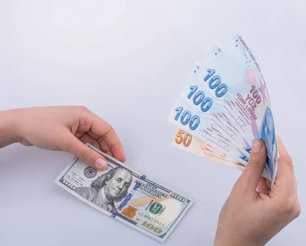 Dolar güne yeni bir rekorla başladı