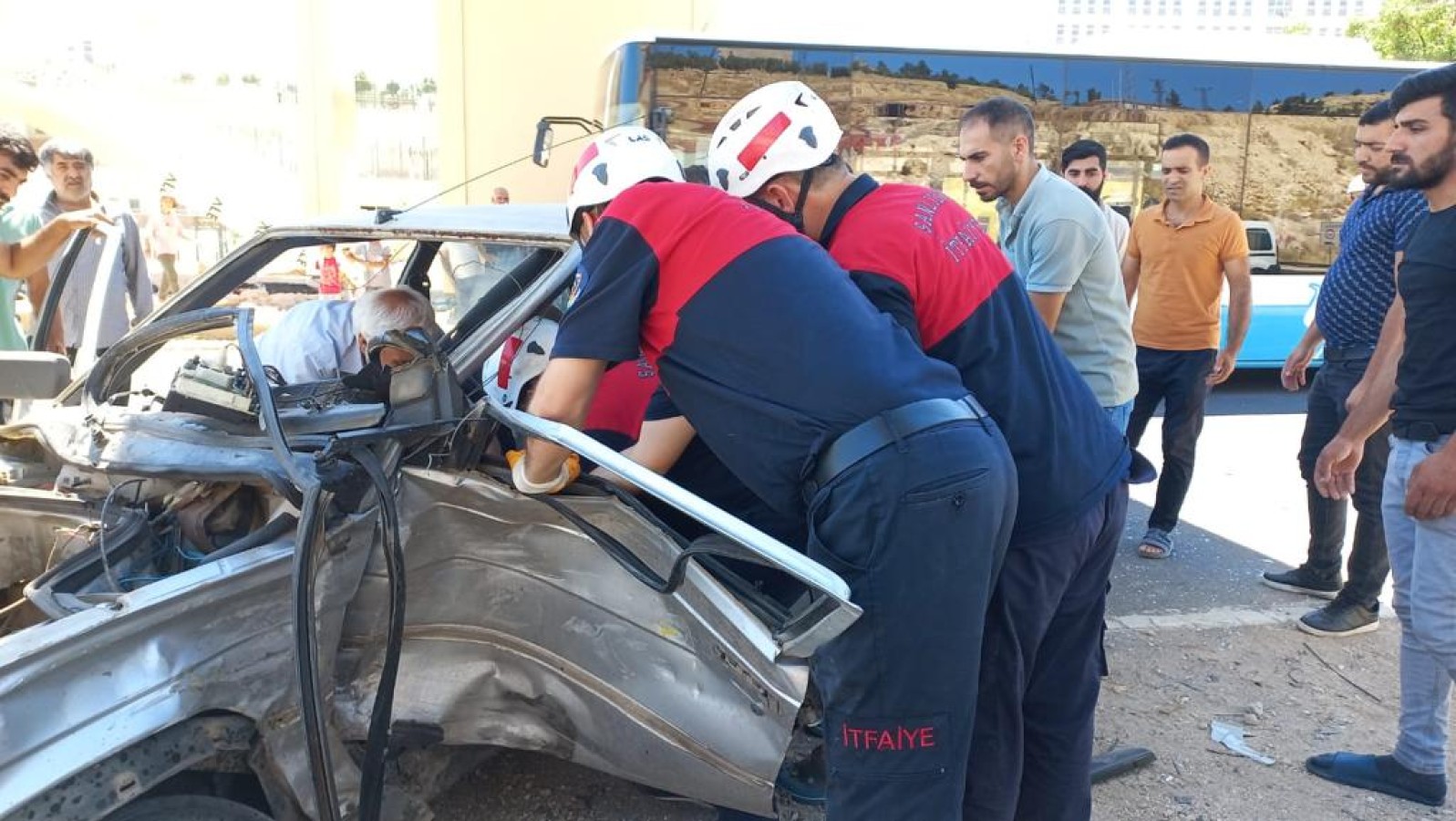 Eyyübiye'de sıkışmalı trafik kazası! 5 yaralı