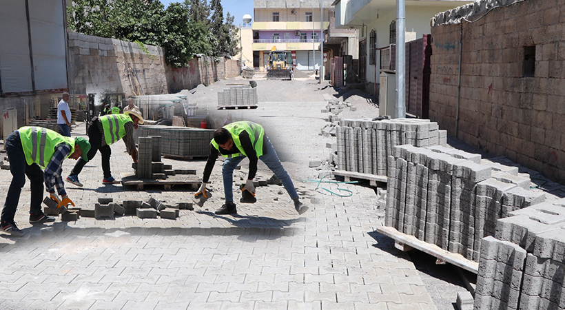 Hürriyet Mahallesindeki sokaklar kilitli parke taşıyla yeniliyor