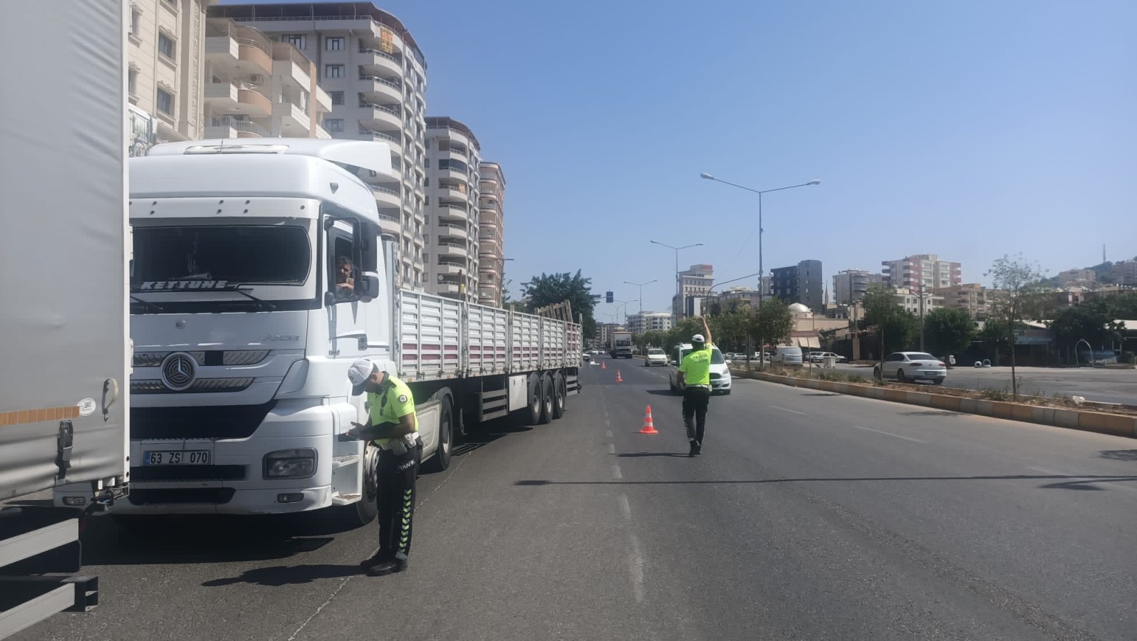 Şanlıurfa'da ağır taşıt araçları denetlendi;