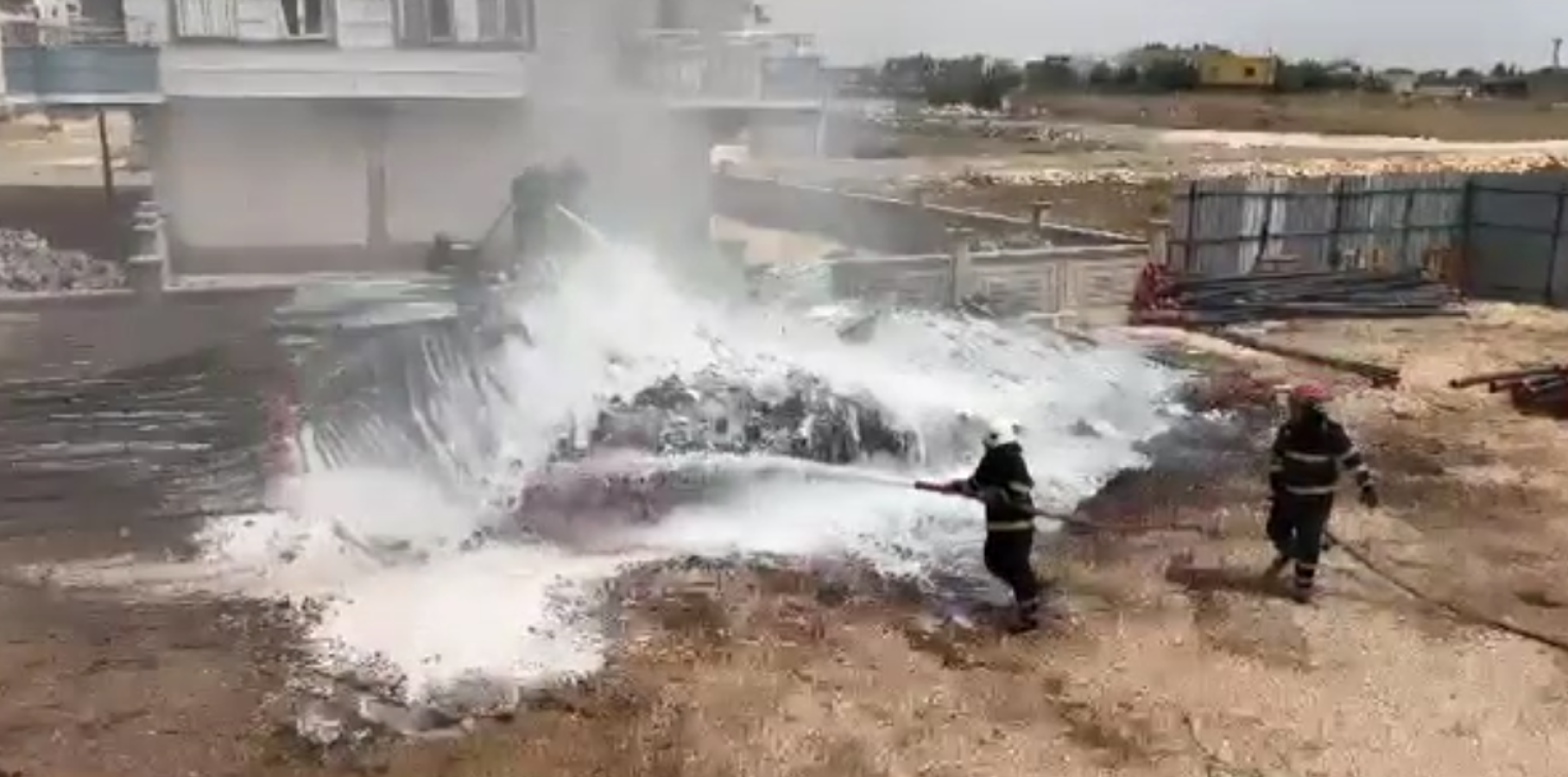 Şanlıurfa’da plastik boru fabrikasında yangın