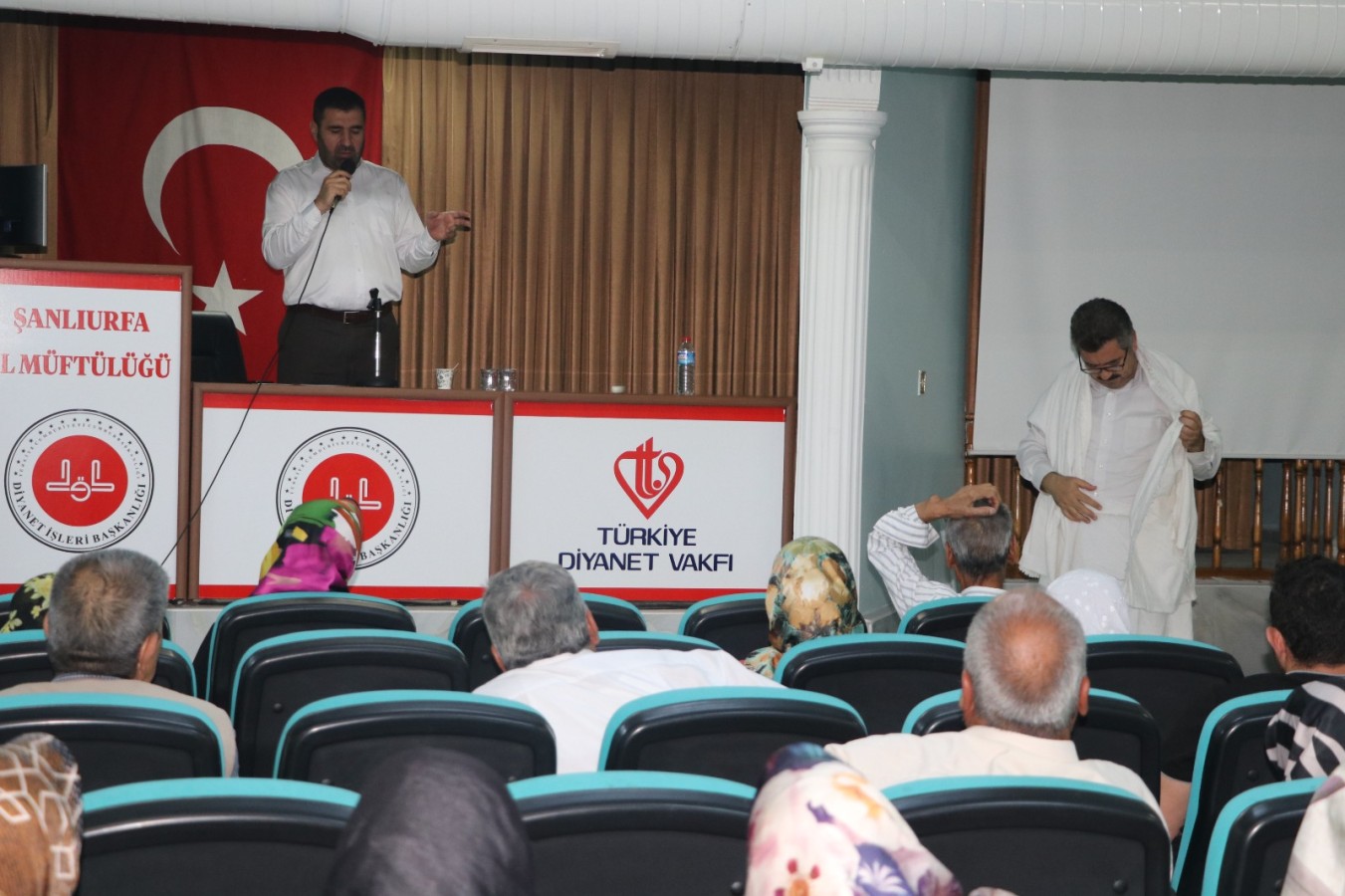 Urfa’da umrecilere seminer verildi