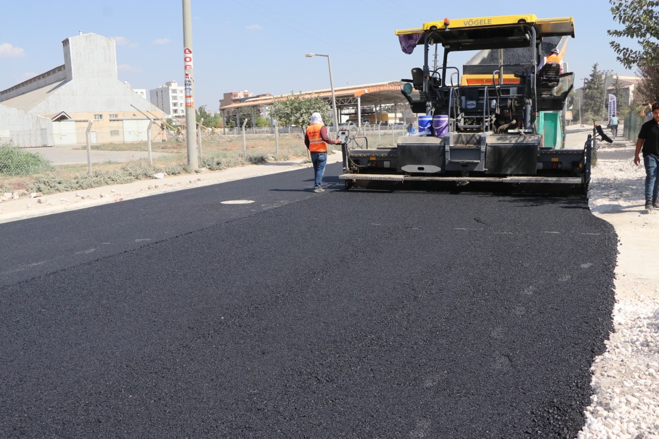 Viranşehir’de asfaltlama çalışmaları sürüyor