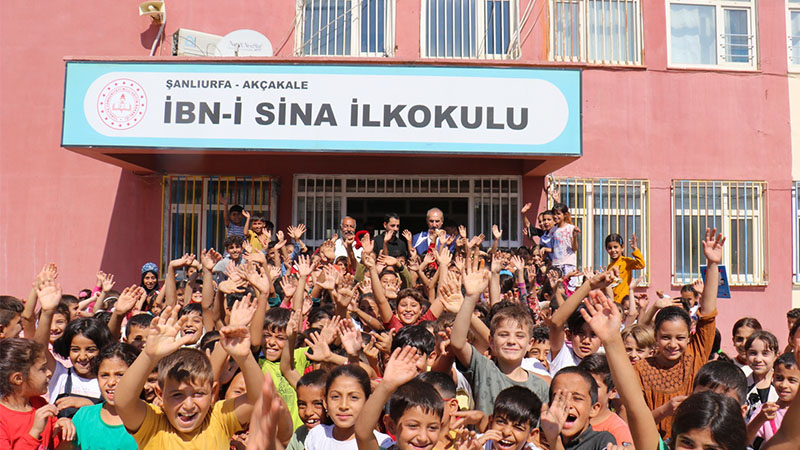 Akçakale Belediye Başkanı Yalçınkaya'dan öğretmenlere sürpriz ziyaret