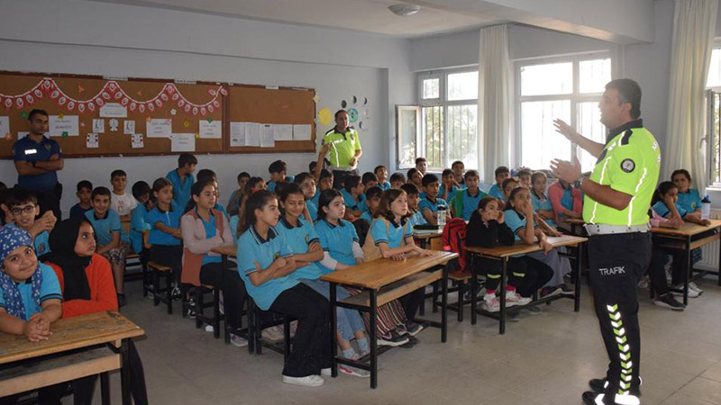 Ceylanpınar'da öğrenciler trafik konusunda bilgilendirildi!