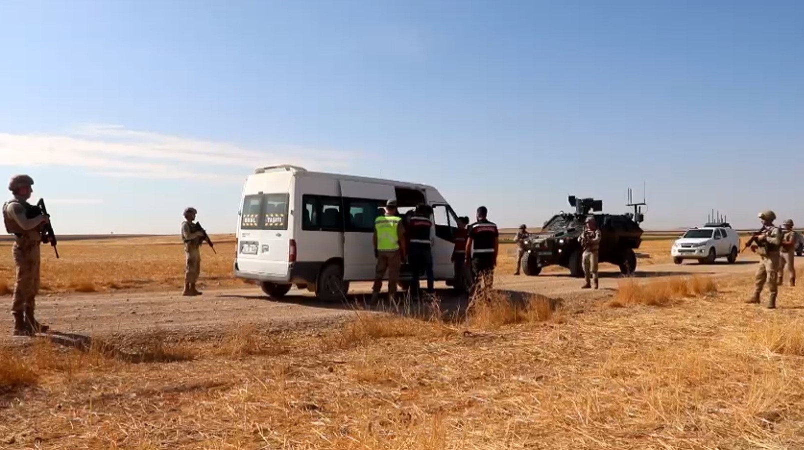 Şanlıurfa'da göçmen kaçakçılarına büyük darbe!;