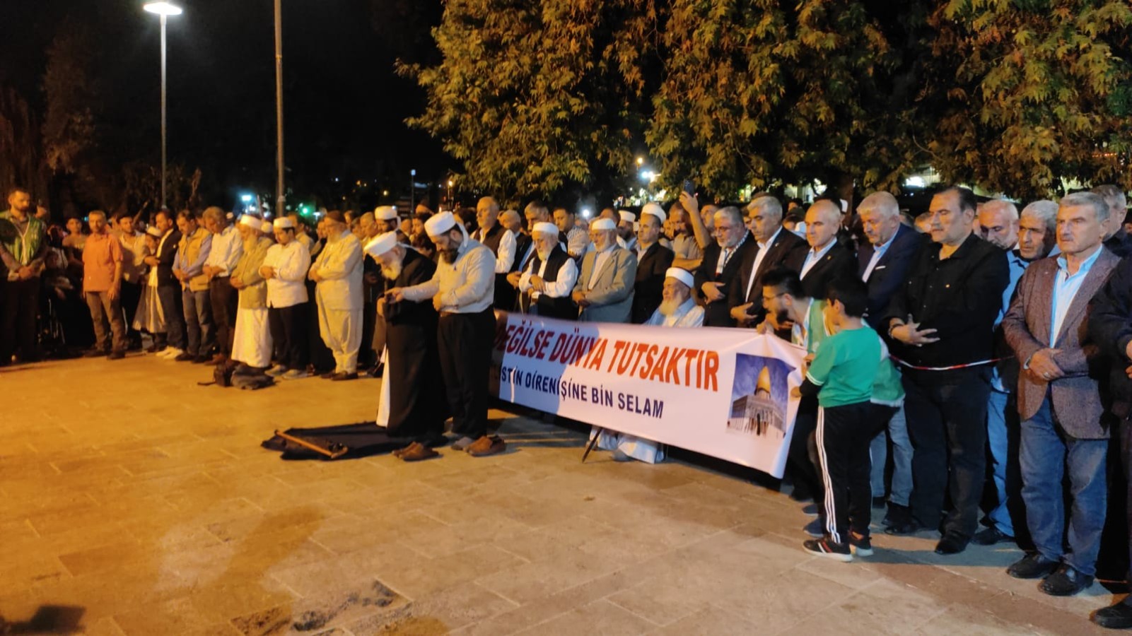 Şanlıurfa'dan Filistin'e yükselen ses! Kınamalar, namaz ve dua;