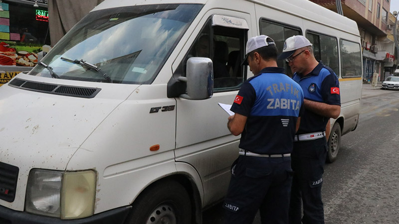 Büyükşehir zabıtadan okul servislerine yönelik denetim