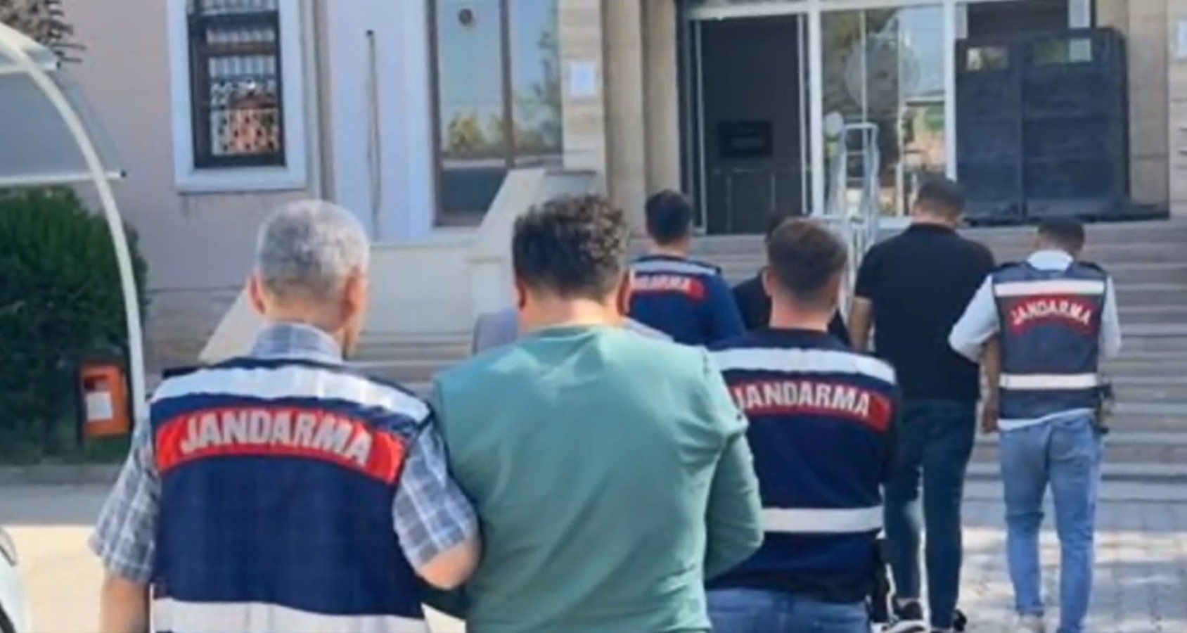 Şanlıurfa dahil 66 ilde ruhsatsız silah operasyonu: 715 gözaltı;