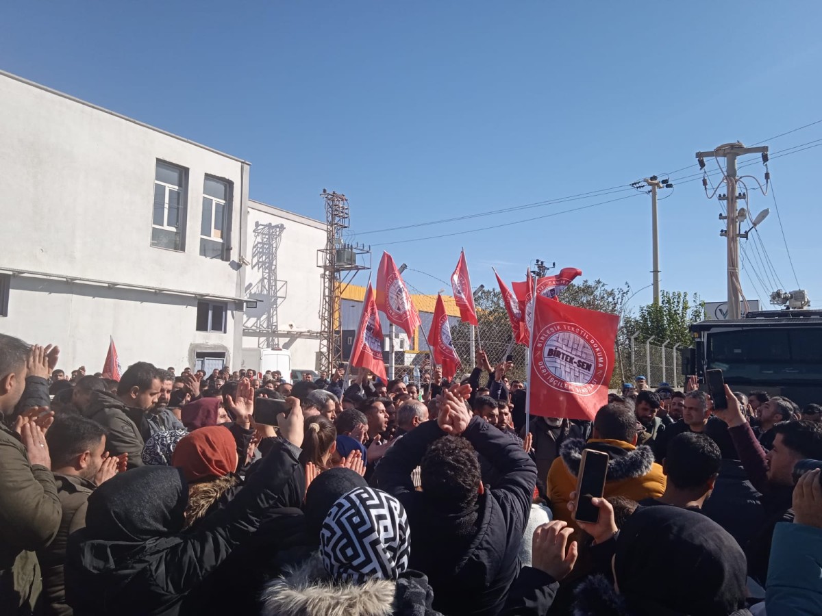 Urfa’da tekstil fabrikası önünde eylem devam ediyor