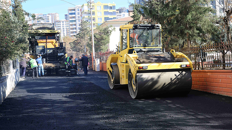 Akbayır Mahallesinde deforme yollar yenileniyor