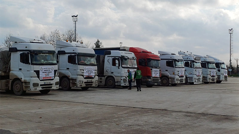 Şanlıurfa’dan Suriye'ye 8 tır insani yardım malzemesi yola çıktı