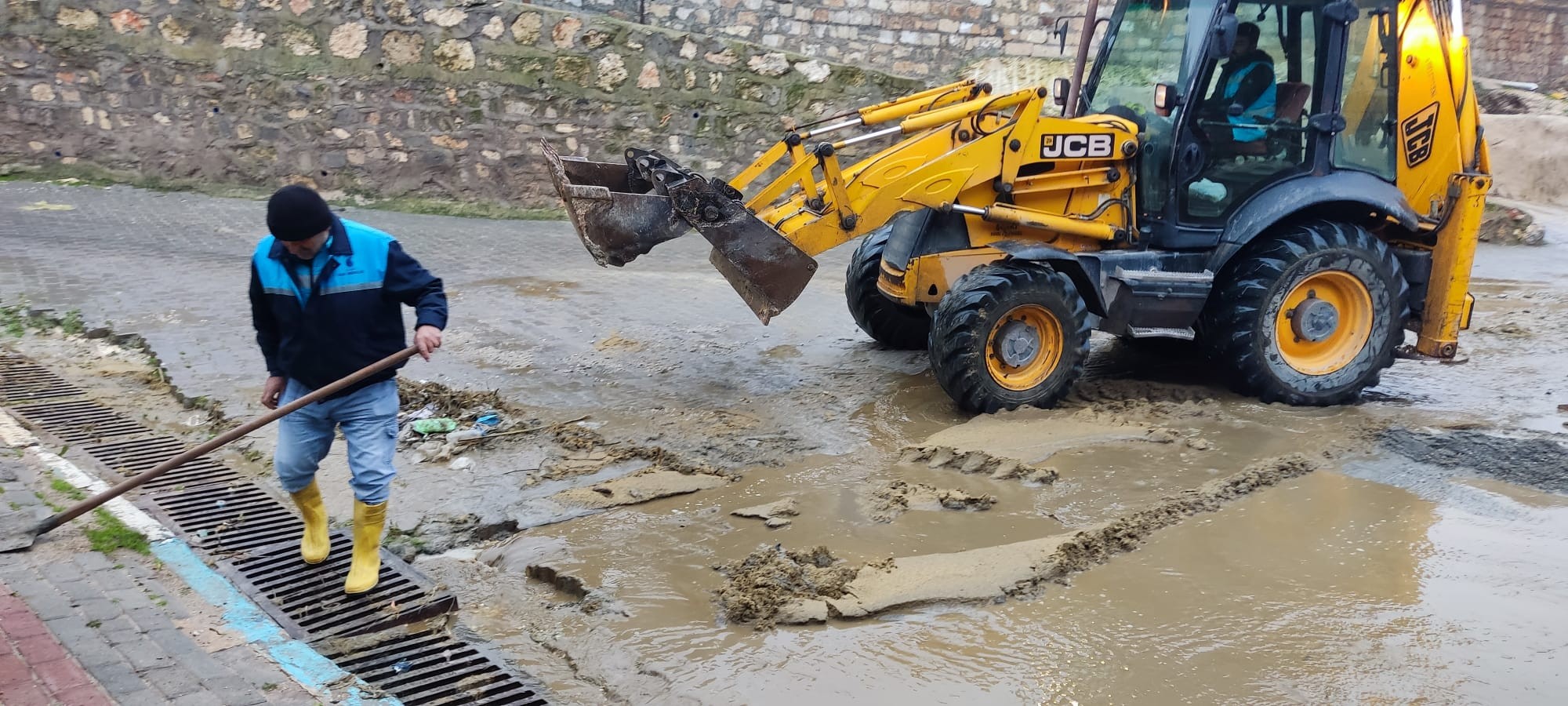 ŞUSKİ ekipleri sağanak sonrası teyakkuz halinde