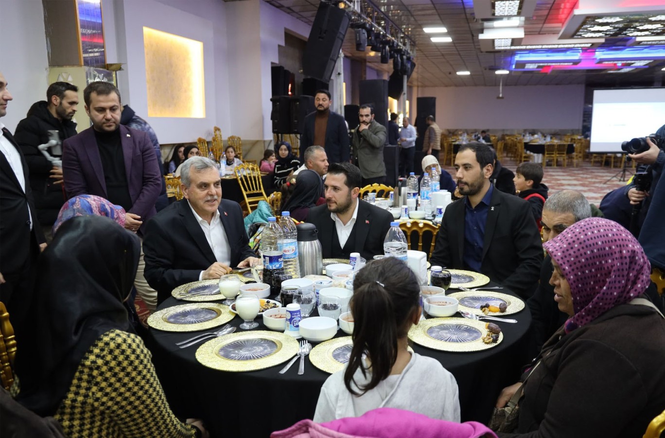 Şanlıurfa'da depremzedelerle ilk iftar