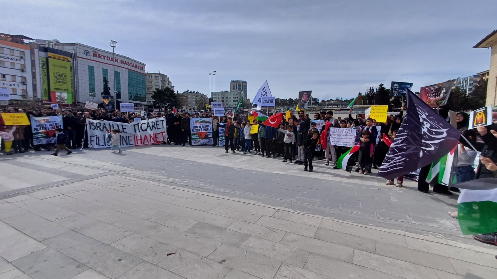 Şanlıurfa'da "İsrail'le Ticaret Filistin'e İhanet" eylemi;