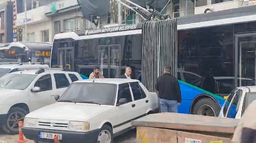 Şanlıurfa’da yoldaki çalışma ve hatalı parklar trambüslere kontak kapattırdı