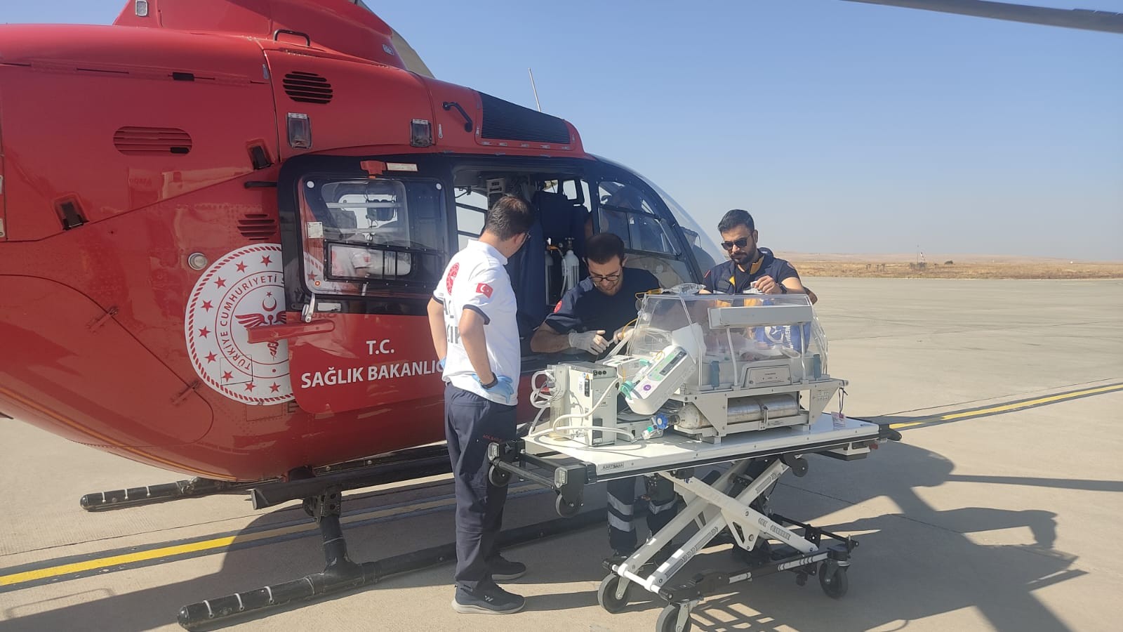 Ambulans helikopter 53 günlük bebek için havalandı